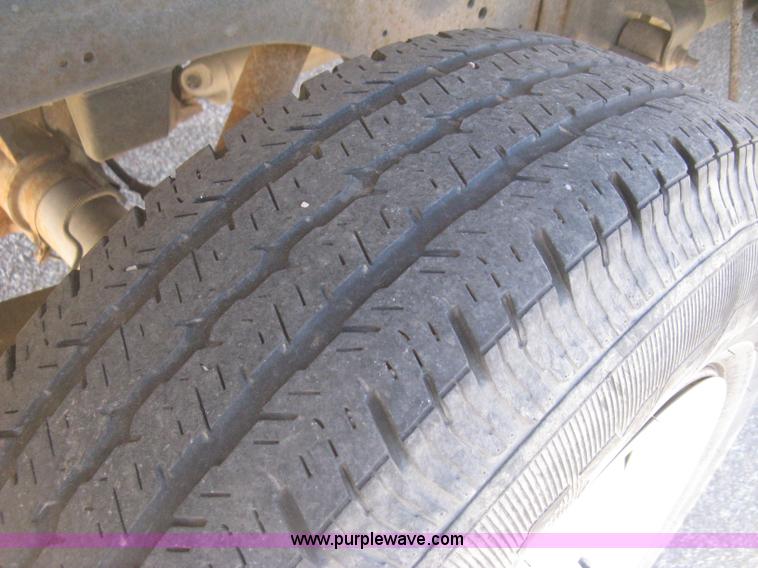 image for item E2887 2001 Dodge Ram 1500 Club Cab pickup truck