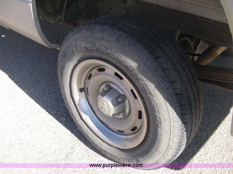 image for item E2887 2001 Dodge Ram 1500 Club Cab pickup truck