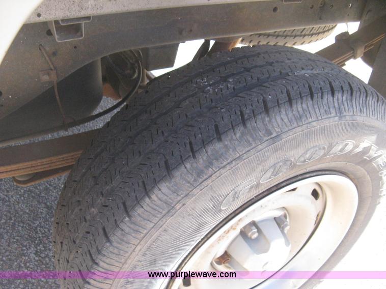 image for item E2887 2001 Dodge Ram 1500 Club Cab pickup truck