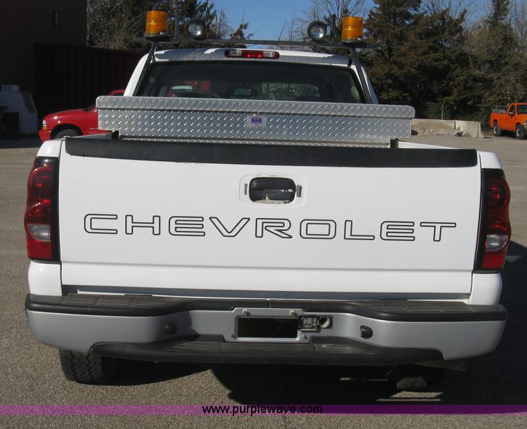 image for item E2889 2006 Chevrolet Silverado 1500 Ext. Cab pickup truck