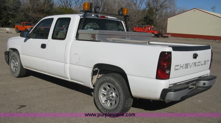 image for item E2889 2006 Chevrolet Silverado 1500 Ext. Cab pickup truck