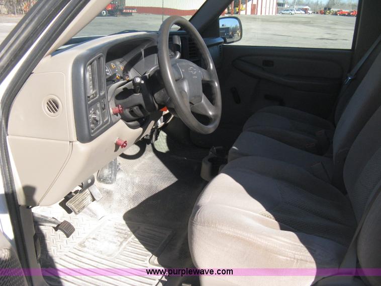 image for item E2889 2006 Chevrolet Silverado 1500 Ext. Cab pickup truck