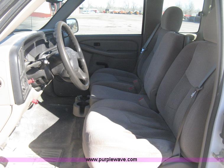 image for item E2889 2006 Chevrolet Silverado 1500 Ext. Cab pickup truck