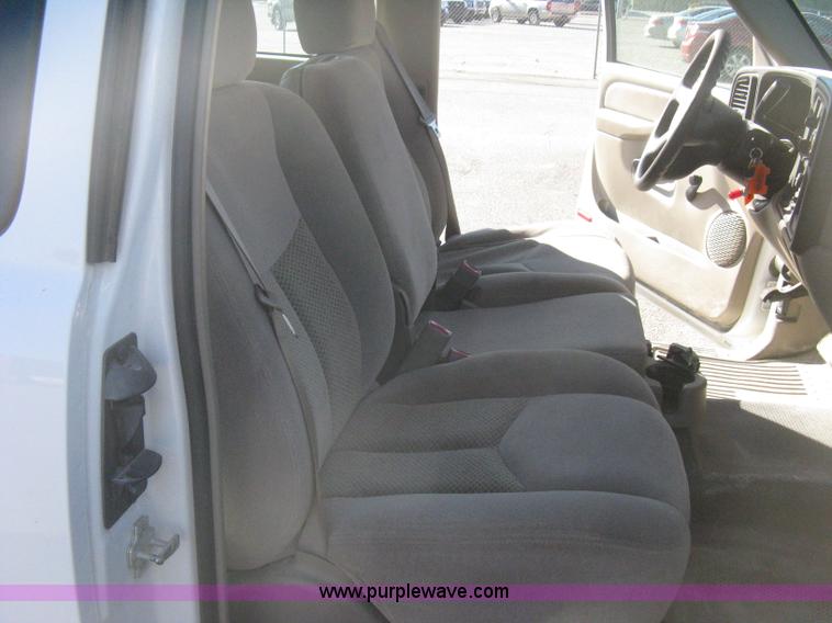 image for item E2889 2006 Chevrolet Silverado 1500 Ext. Cab pickup truck