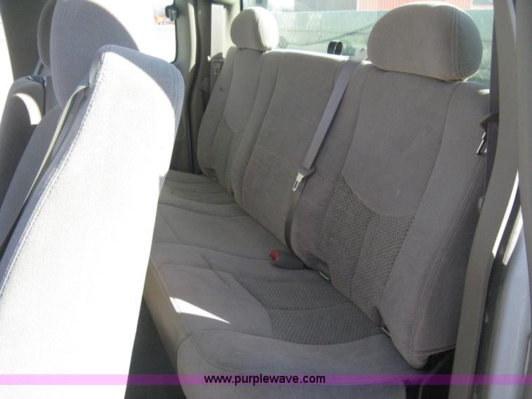 image for item E2889 2006 Chevrolet Silverado 1500 Ext. Cab pickup truck