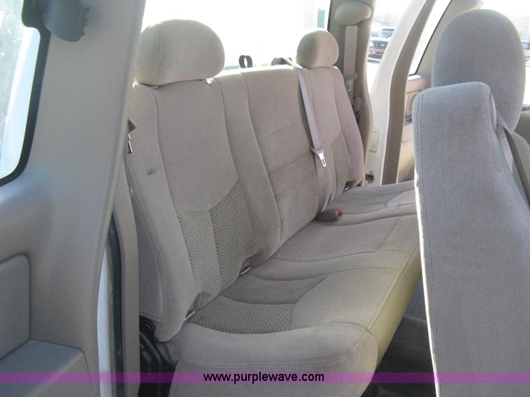 image for item E2889 2006 Chevrolet Silverado 1500 Ext. Cab pickup truck