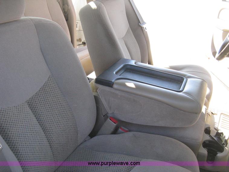 image for item E2889 2006 Chevrolet Silverado 1500 Ext. Cab pickup truck