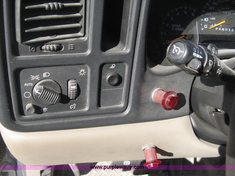 image for item E2889 2006 Chevrolet Silverado 1500 Ext. Cab pickup truck