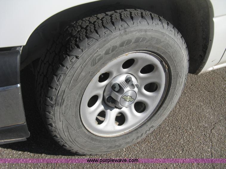 image for item E2889 2006 Chevrolet Silverado 1500 Ext. Cab pickup truck