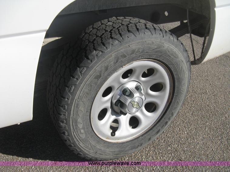 image for item E2889 2006 Chevrolet Silverado 1500 Ext. Cab pickup truck
