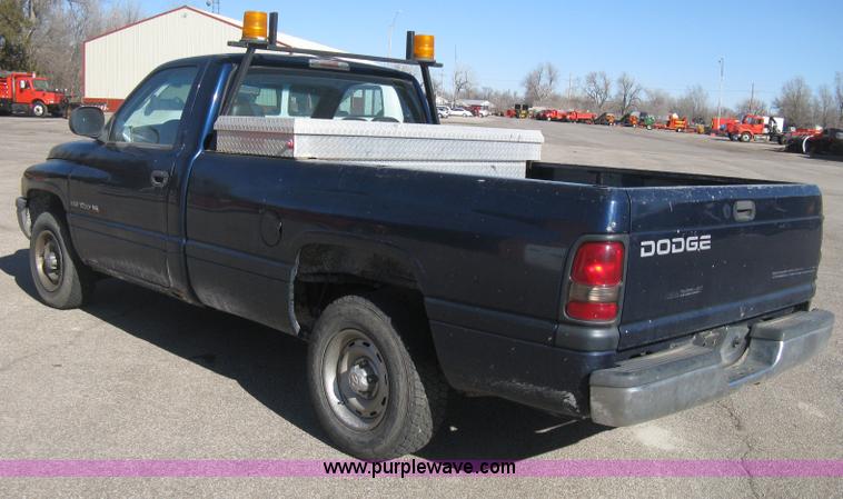 image for item E2890 2001 Dodge Ram 1500 pickup truck