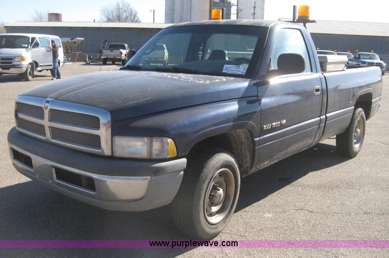 image for item E2890 2001 Dodge Ram 1500 pickup truck