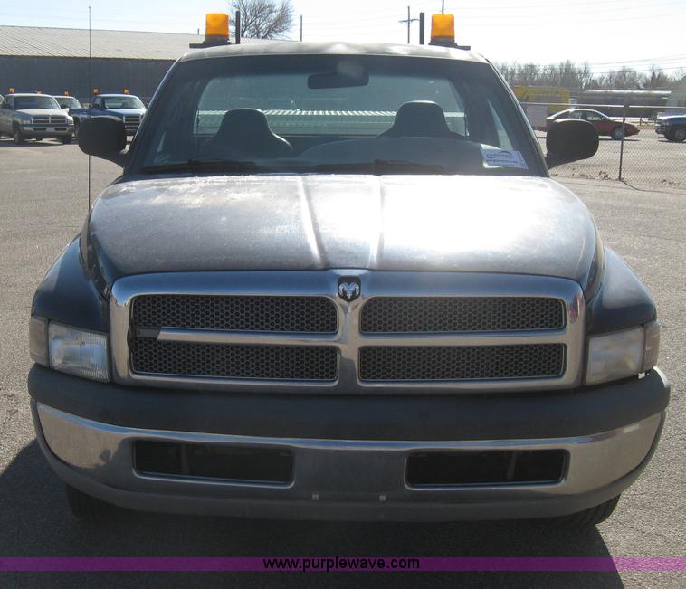 image for item E2890 2001 Dodge Ram 1500 pickup truck