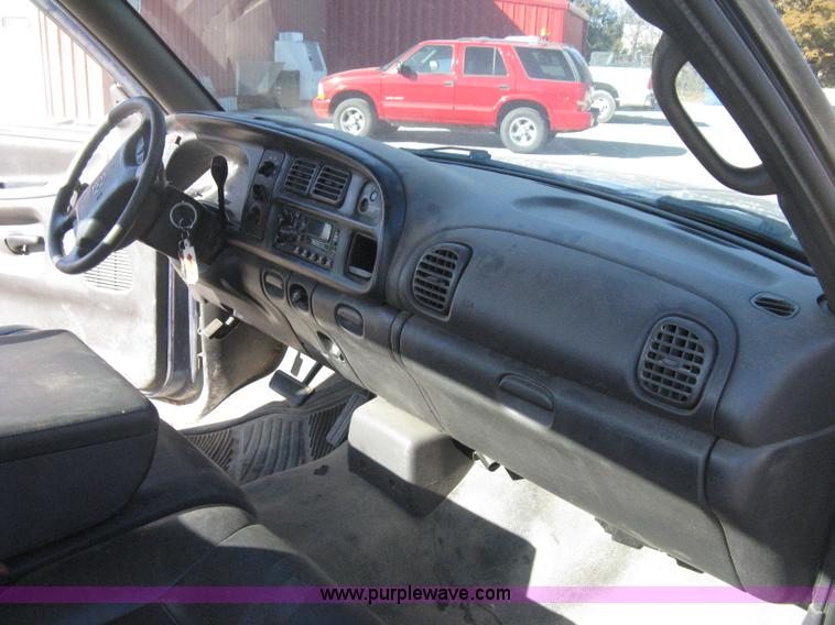 image for item E2890 2001 Dodge Ram 1500 pickup truck