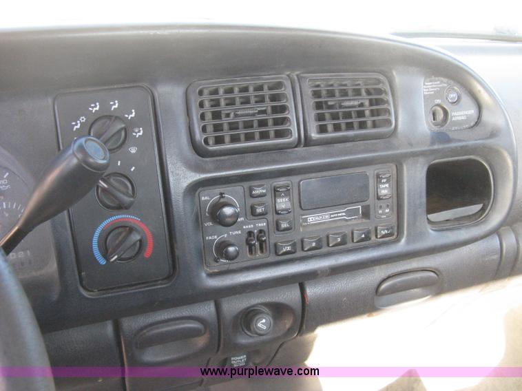 image for item E2890 2001 Dodge Ram 1500 pickup truck