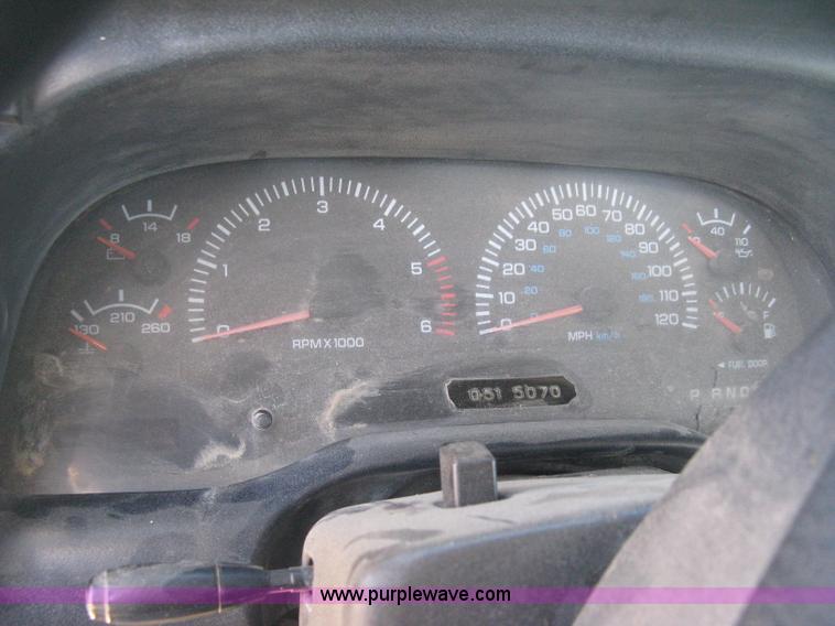 image for item E2890 2001 Dodge Ram 1500 pickup truck