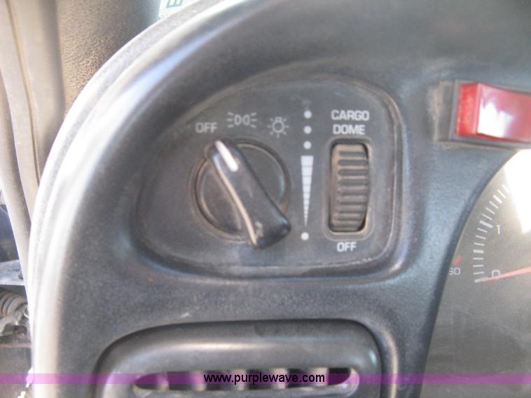 image for item E2890 2001 Dodge Ram 1500 pickup truck