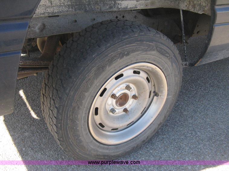 image for item E2890 2001 Dodge Ram 1500 pickup truck