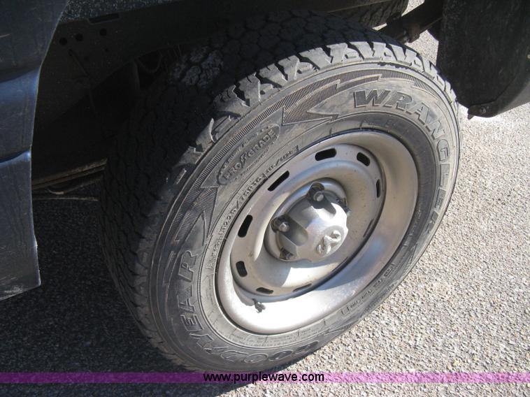 image for item E2890 2001 Dodge Ram 1500 pickup truck