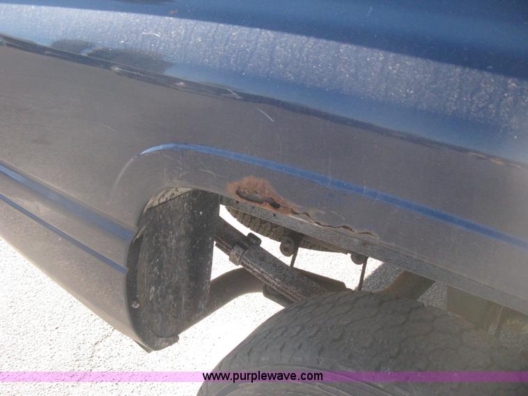 image for item E2890 2001 Dodge Ram 1500 pickup truck