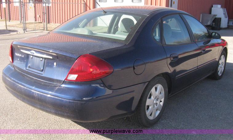 image for item E2892 2001 Ford Taurus LX