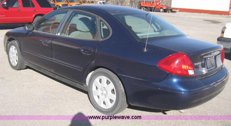 image for item E2892 2001 Ford Taurus LX