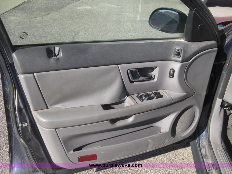 image for item E2892 2001 Ford Taurus LX