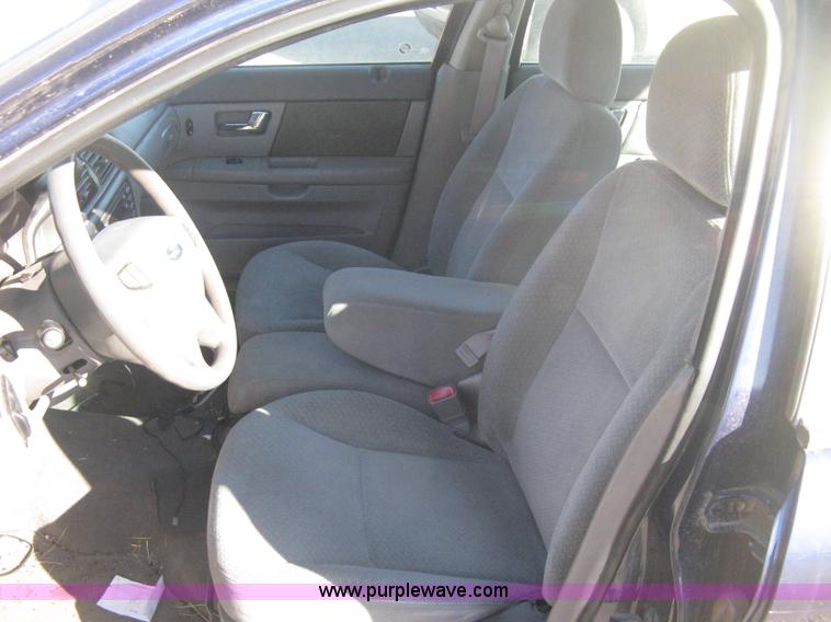 image for item E2892 2001 Ford Taurus LX