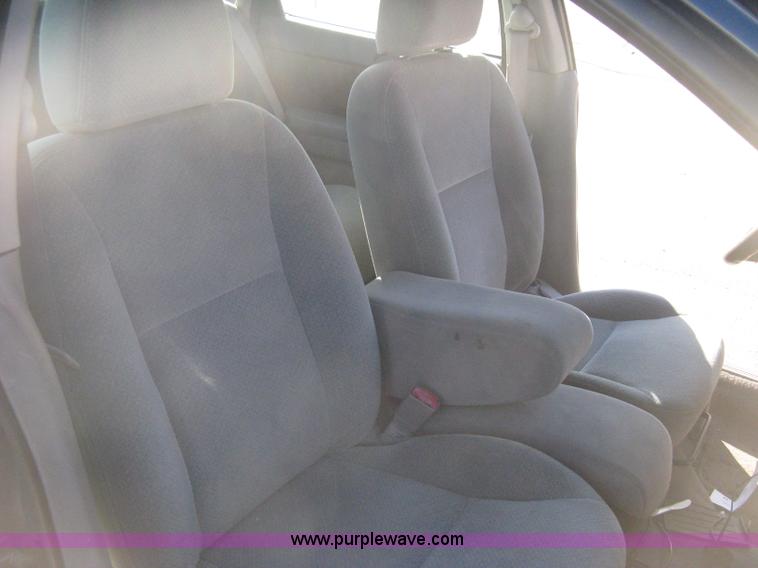 image for item E2892 2001 Ford Taurus LX