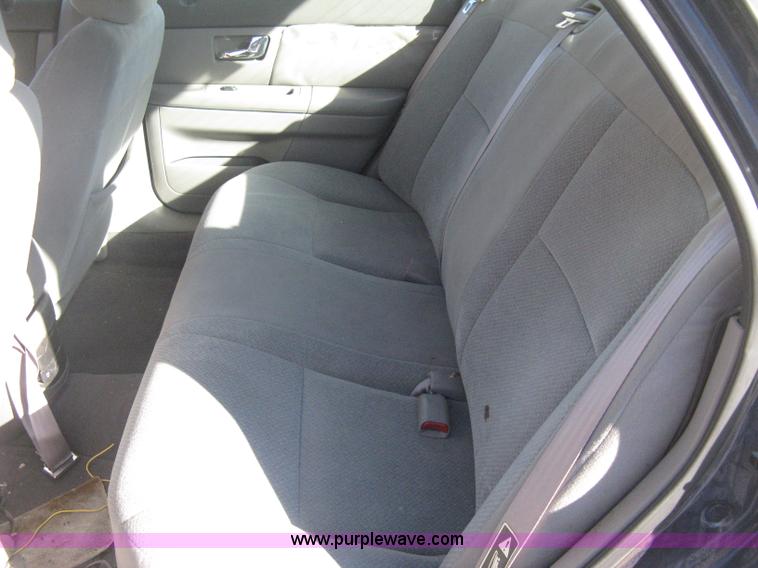 image for item E2892 2001 Ford Taurus LX