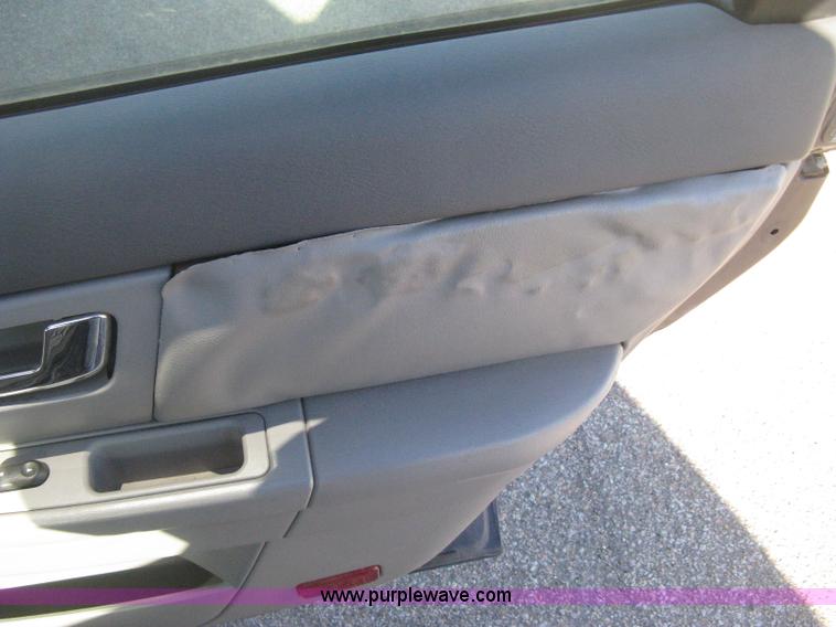 image for item E2892 2001 Ford Taurus LX