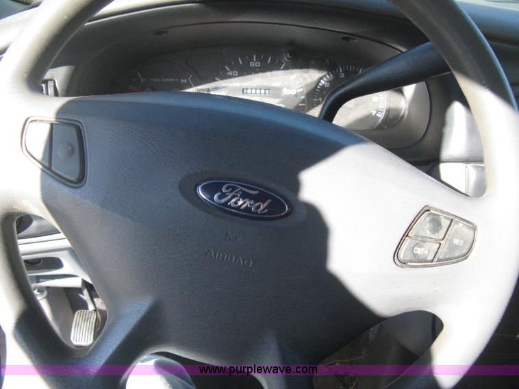 image for item E2892 2001 Ford Taurus LX