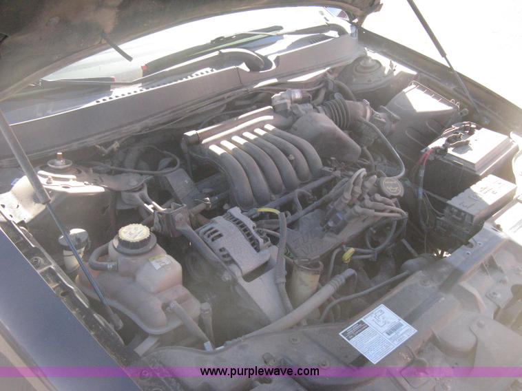image for item E2892 2001 Ford Taurus LX