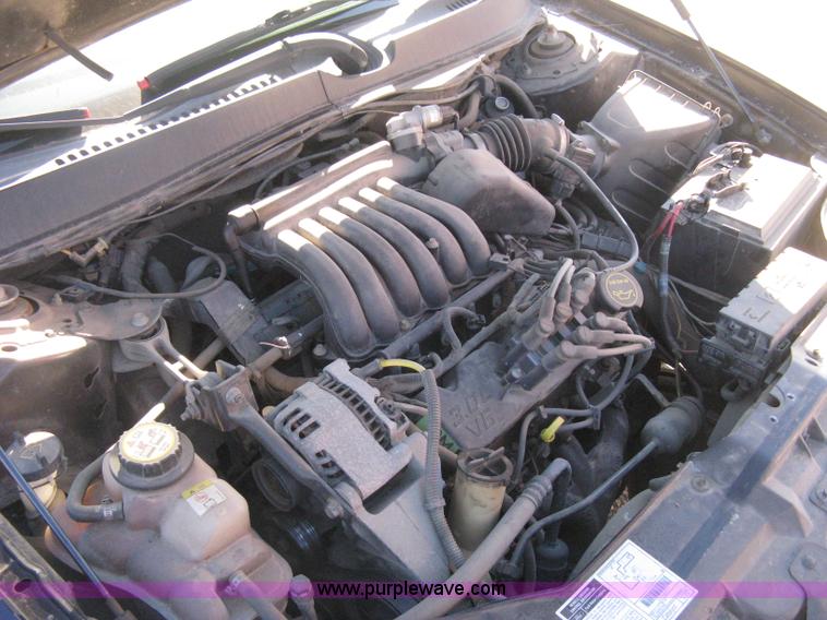 image for item E2892 2001 Ford Taurus LX