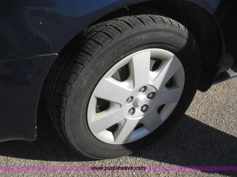 image for item E2892 2001 Ford Taurus LX