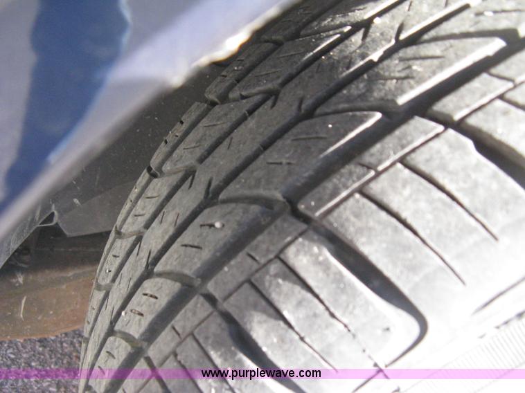 image for item E2892 2001 Ford Taurus LX