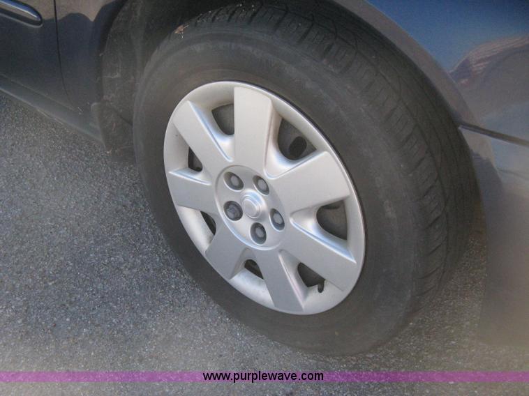 image for item E2892 2001 Ford Taurus LX