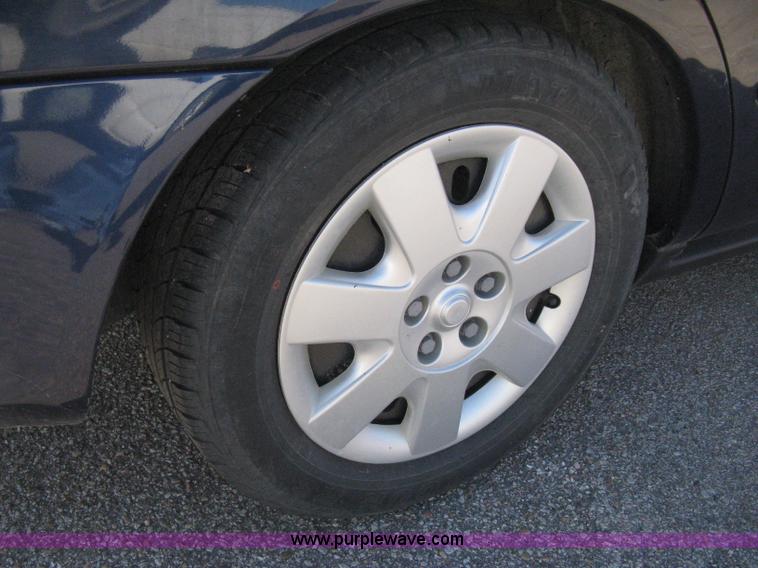 image for item E2892 2001 Ford Taurus LX