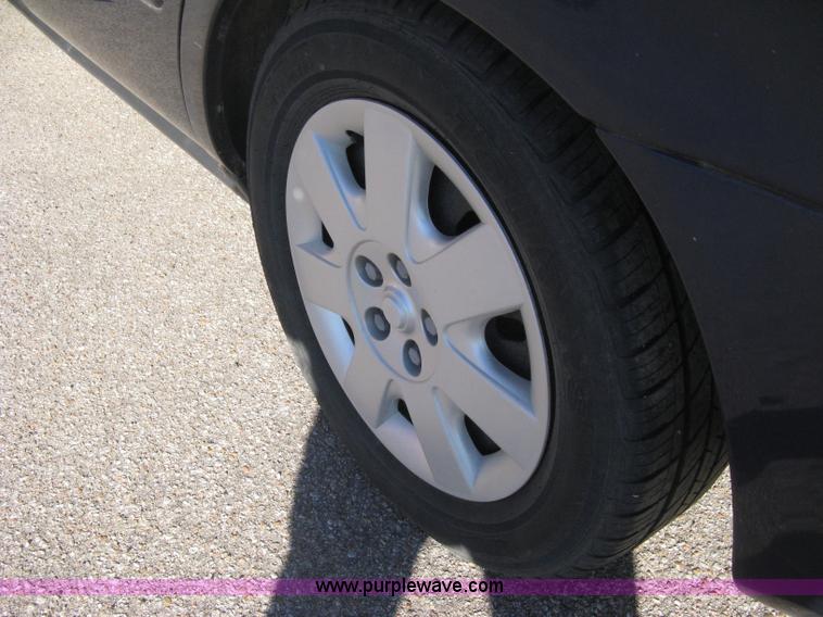 image for item E2892 2001 Ford Taurus LX