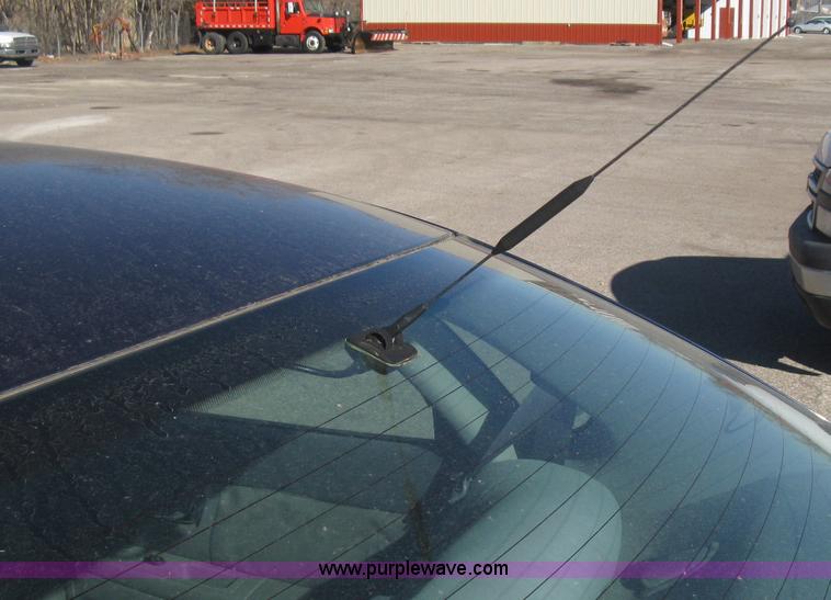 image for item E2892 2001 Ford Taurus LX