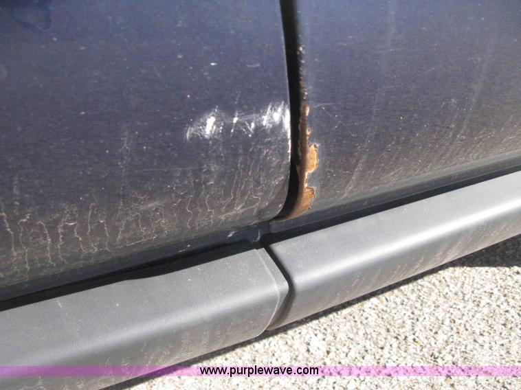 image for item E2892 2001 Ford Taurus LX