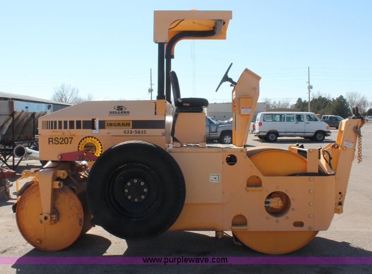 image for item E2896 1984 Ingram RS207 steel flat face roller