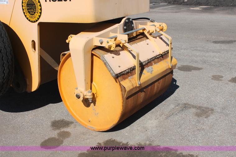 image for item E2896 1984 Ingram RS207 steel flat face roller