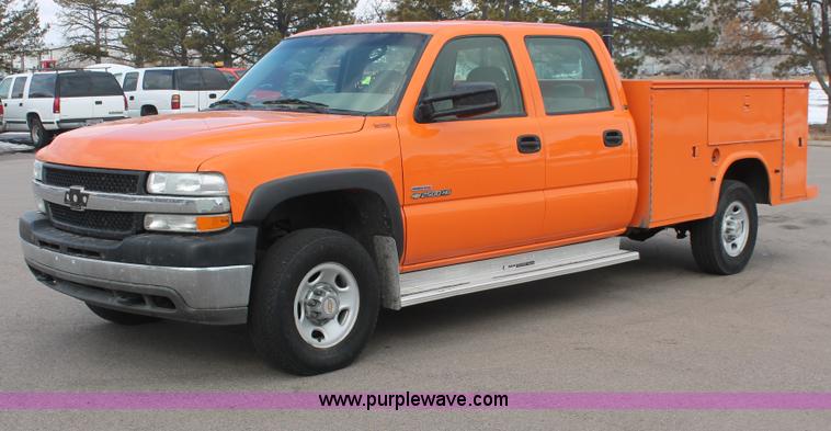 image for item E2925 2002 Chevrolet Silverado 2500HD Crew Cab utility truck