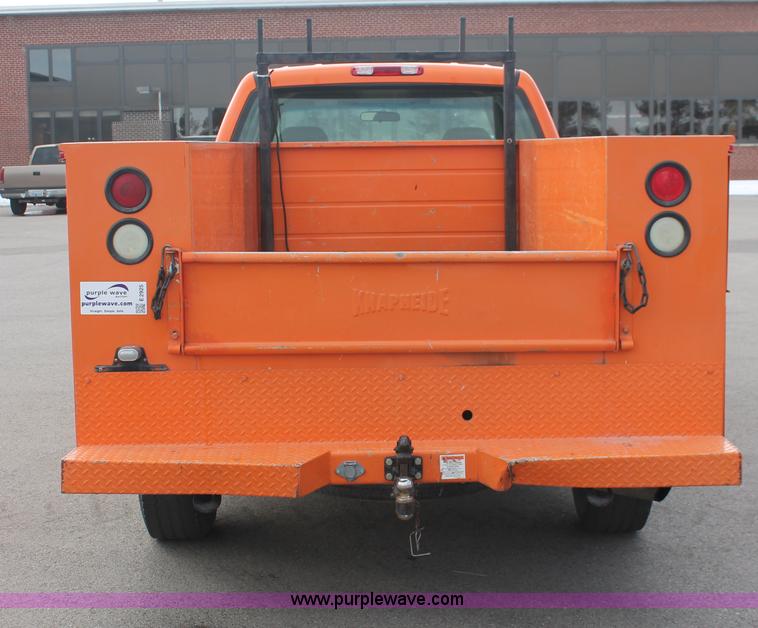 image for item E2925 2002 Chevrolet Silverado 2500HD Crew Cab utility truck