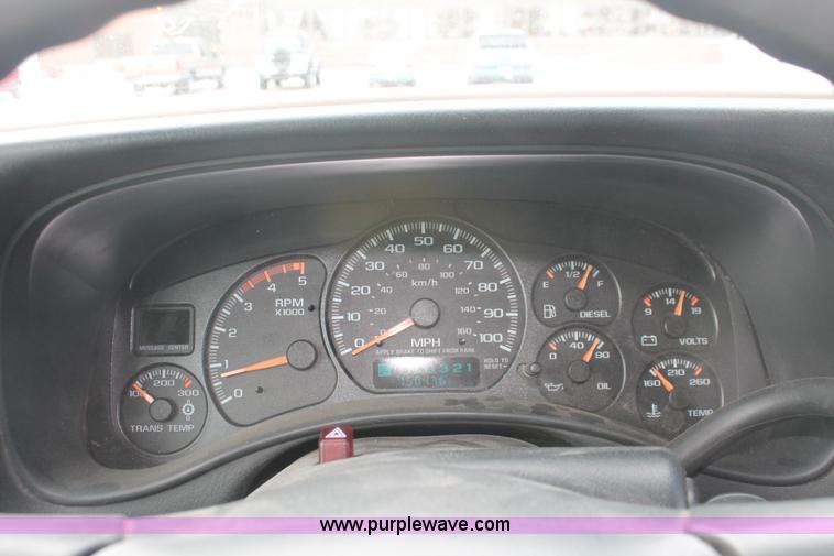 image for item E2925 2002 Chevrolet Silverado 2500HD Crew Cab utility truck