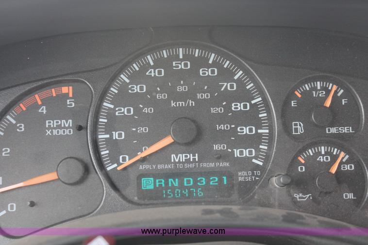 image for item E2925 2002 Chevrolet Silverado 2500HD Crew Cab utility truck