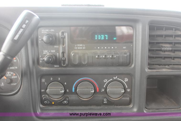 image for item E2925 2002 Chevrolet Silverado 2500HD Crew Cab utility truck