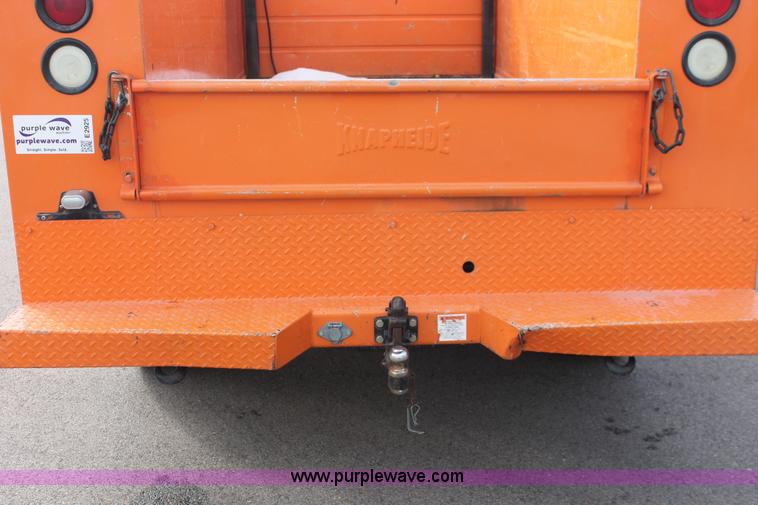 image for item E2925 2002 Chevrolet Silverado 2500HD Crew Cab utility truck