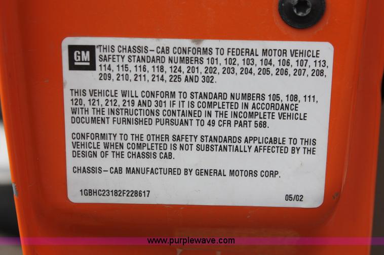 image for item E2925 2002 Chevrolet Silverado 2500HD Crew Cab utility truck